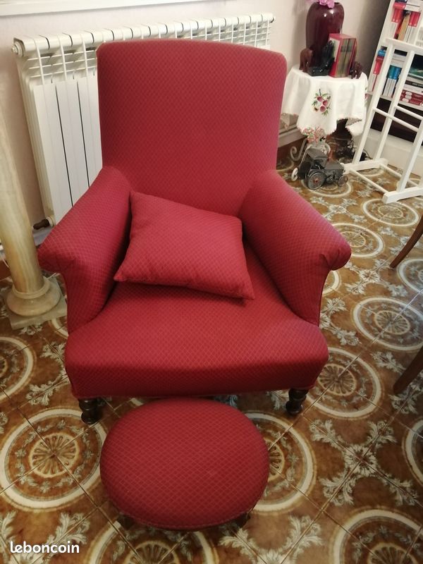 Fauteuil en tissu entierement refait avec une housse de protection (image 1)