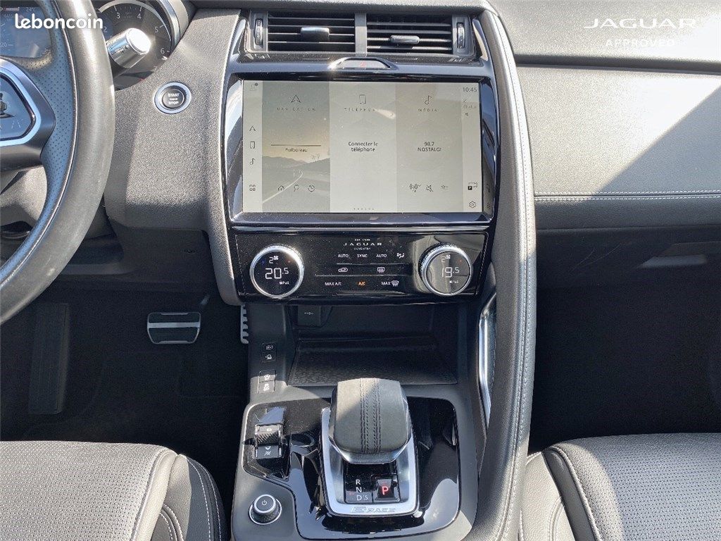 Jaguar E-PACE P-300E CH PHEV AWD BVA R-Dynamic SE (image 19)