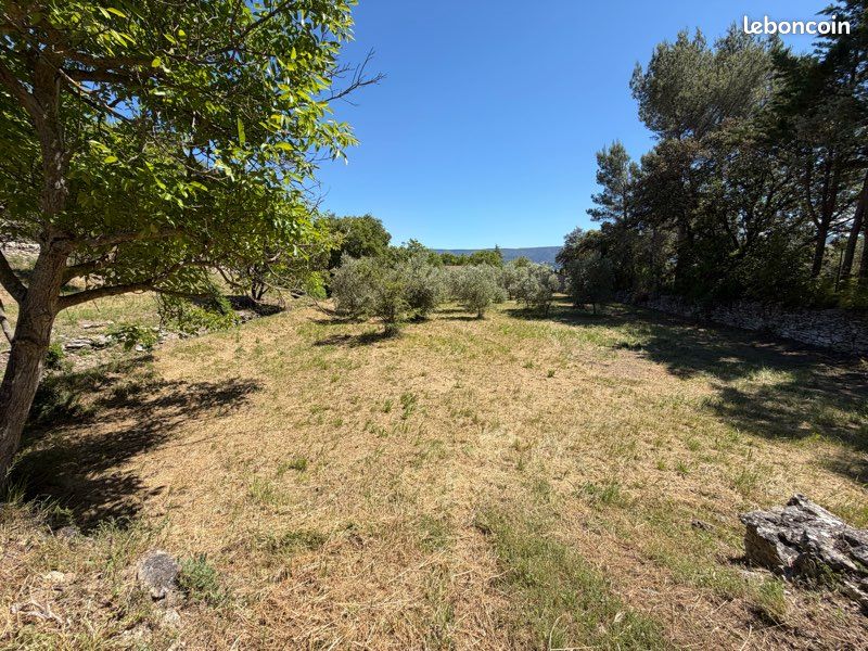 Gordes - Terrain constructible avec vue Luberon · 430 000 €
