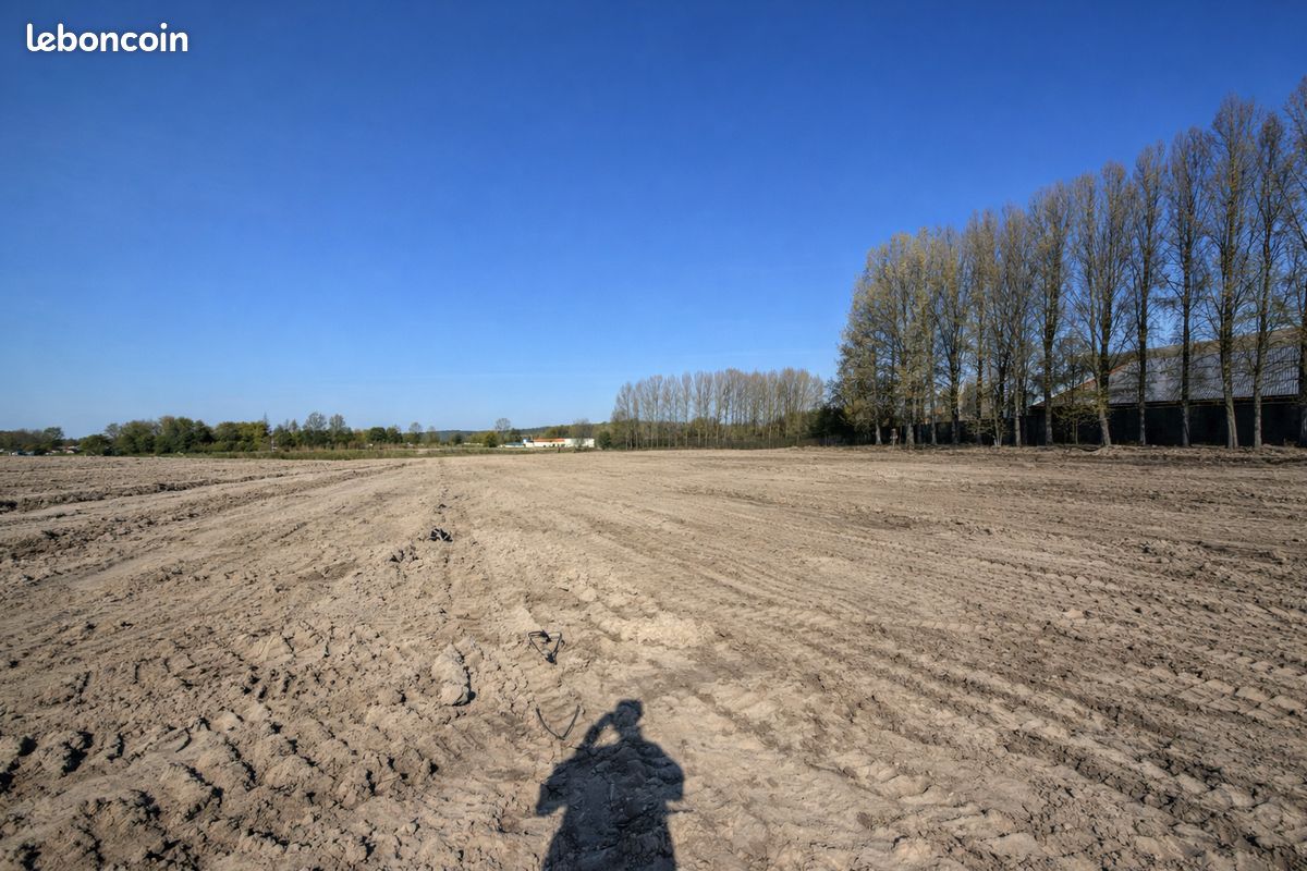 Terrain de 4500 m² / Dunkerque 59640 / Quartier Petite Synthe · 360 000 €