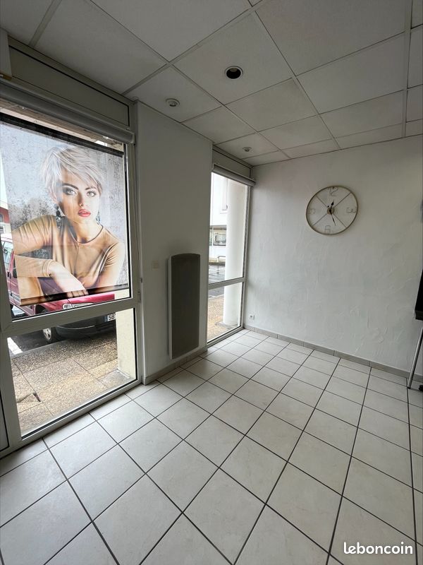 Espace à louez pour prothésiste ongulaire - Bureaux & Commerces