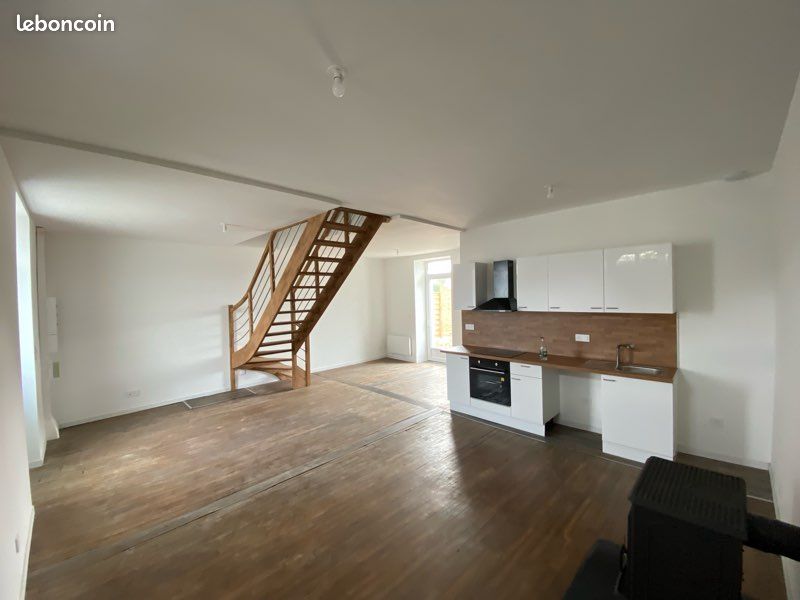 Maison 4 pièces 85 m² · à Saint-Augustin-des-Bois · 85 m² · 860 €