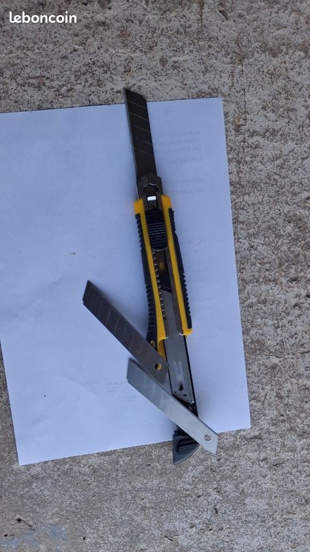 Cutter avec 3 lames Etat neuf (image 2)