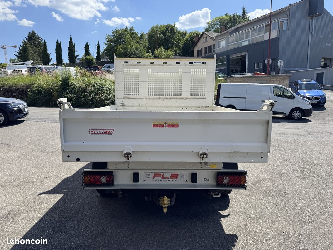 Peugeot BOXER FG 2.0 BLUEHDI 130CV 15 825 HT PLB AUTO (image 5)