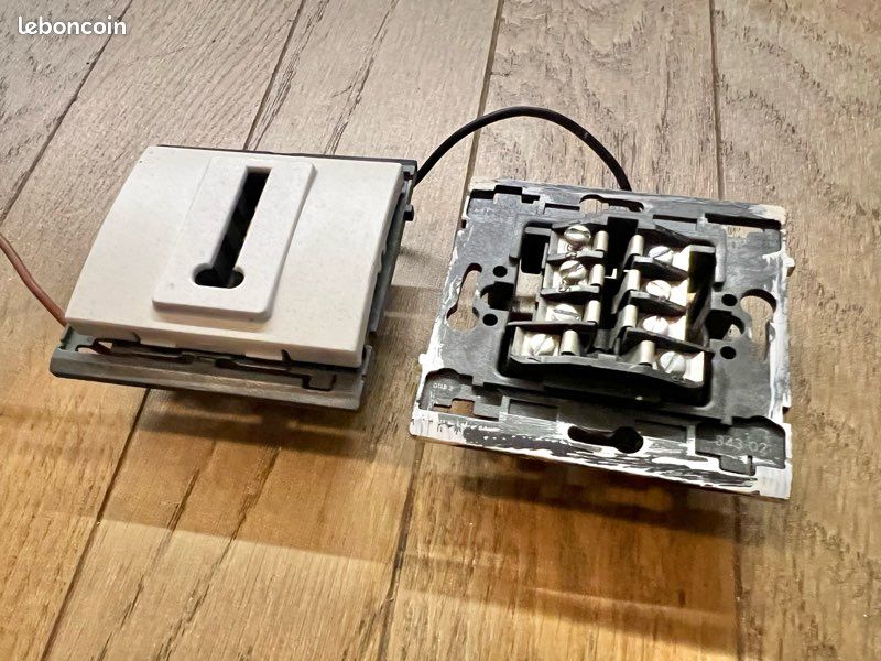 Prise Téléphone PTT Legrand Sagane 84302 - 2 Prises 8 Contacts | Neuf - Pour Installation électrique