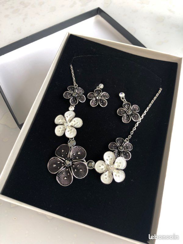 Parure collier et boucles d’oreilles (image 5)