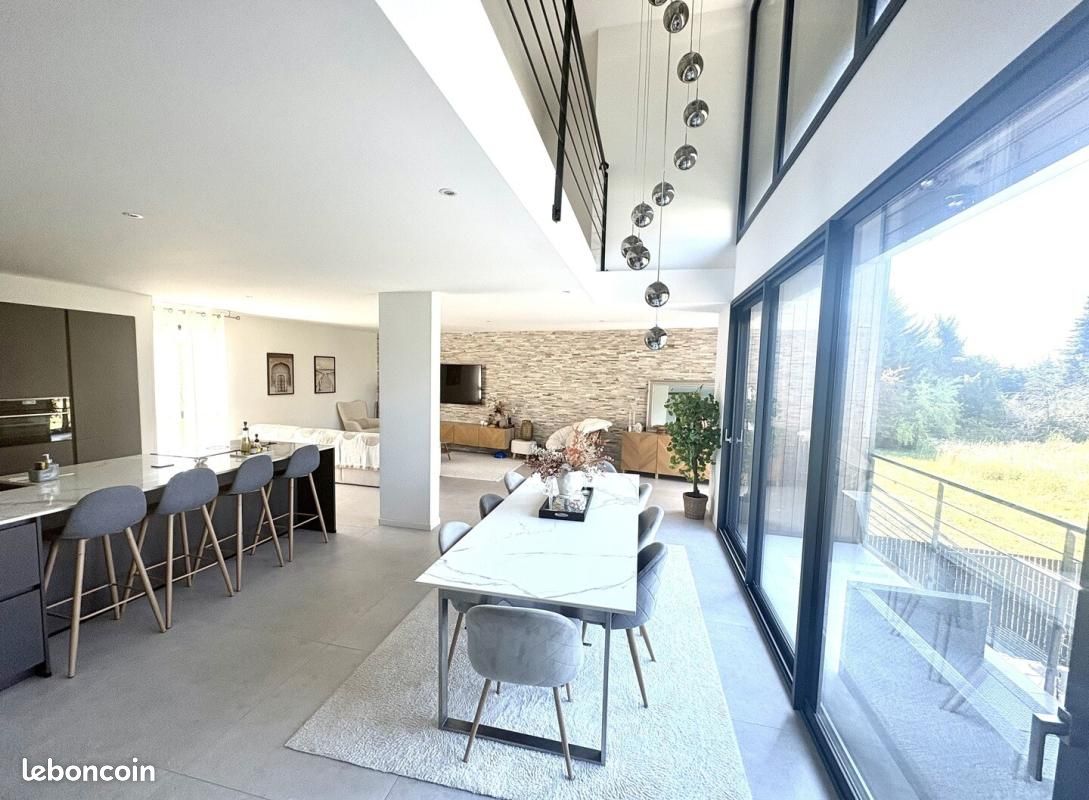Maison 5 pièces 197 m² · à Divonne-les-Bains · 197 m² · 1 650 000 €