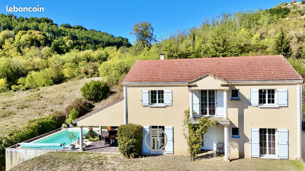 Maison 6 pièces 275 m² · à Ébreuil · 275 m² · 359 000 €