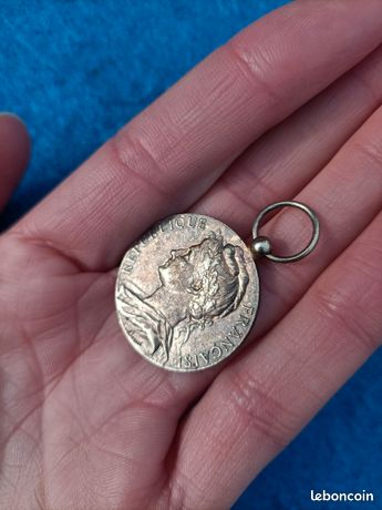 Collier Rétro Avec Pendentif Clé Argentée - Petit Modèle En Acier Inoxydable