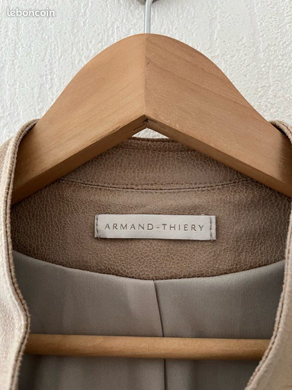Ensemble tailleur beige matière daim tout doux Armand Thiery T44 (image 9)
