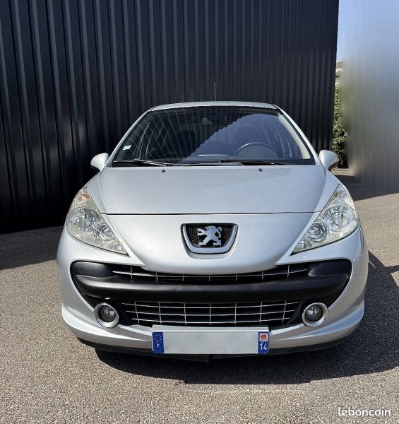 Peugeot 207 1.6 HDI110 EXECUTIVE PACK 5P (image 3)