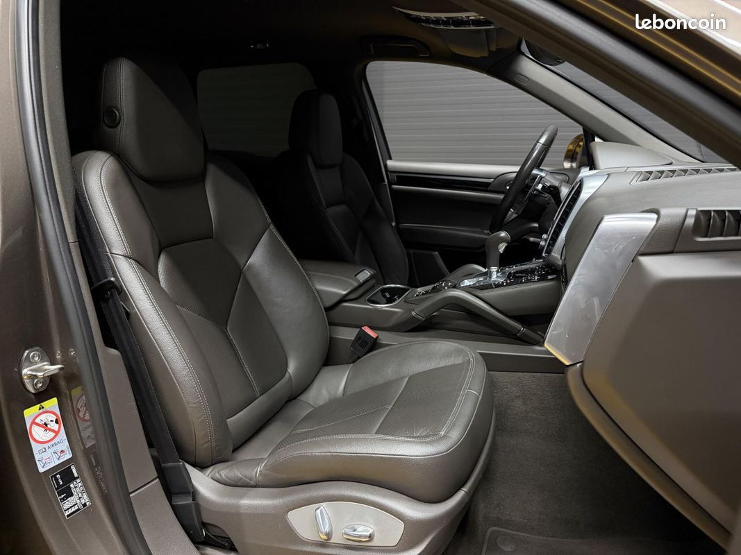 PORSCHE CAYENNE S E-Hybrid V6 416 cv hybride rechargeable - JANTES RS SPYDER 20\' / SUIVI FULL PORSCHE (image 16)