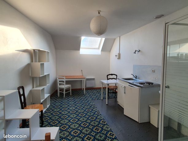 CHAMBRE STUDIO MEUBLEE INDEPENDANTE 2 Km Campus 2, 3,5 Km Memorial