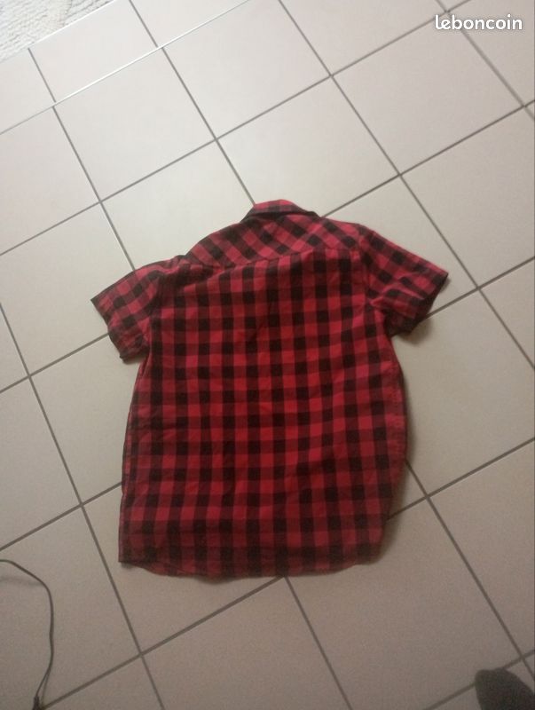 Chemise rouge et noir a carreaux Vêtements