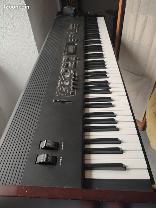 Piano numérique Korg N1 – 88 touches lestées + accessoires (image 2)
