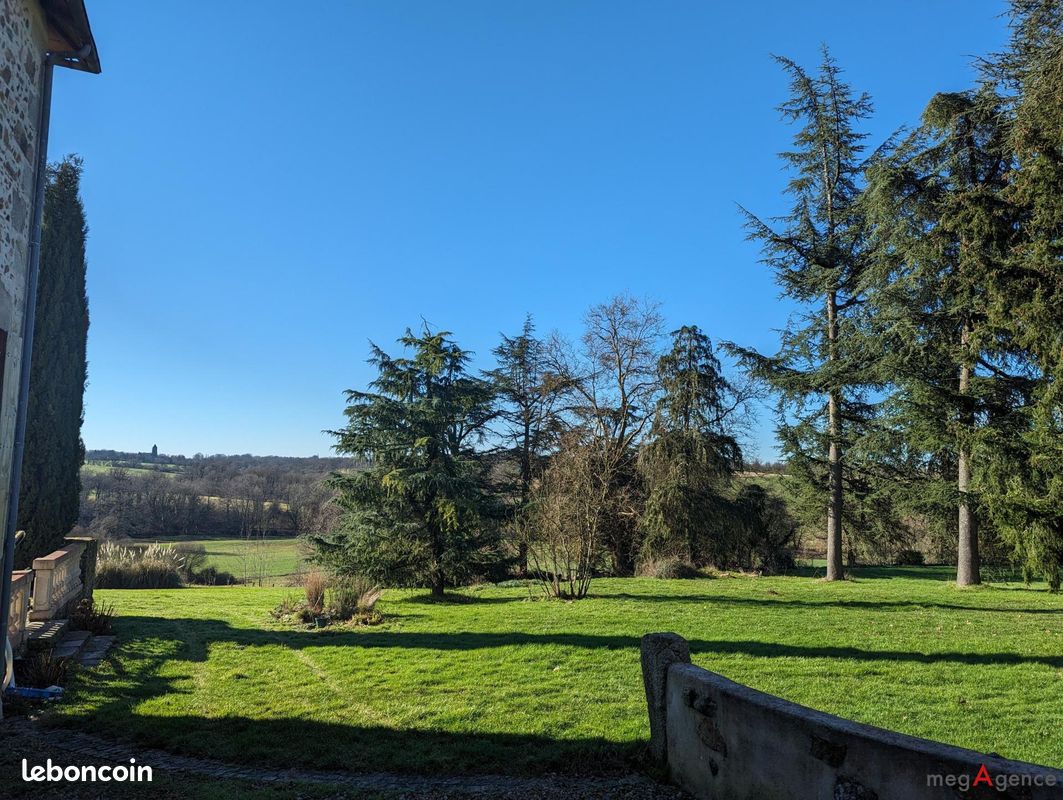Manoir 10 pièces 638 m² - Lesterps 16420 (image principale 5)