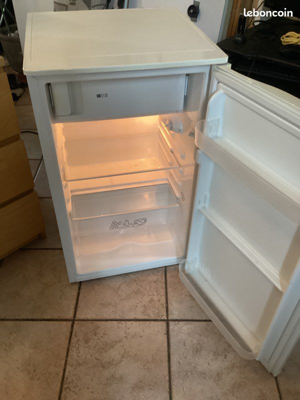 Frigo avec petit congélateur, marque FAURE (image 1)