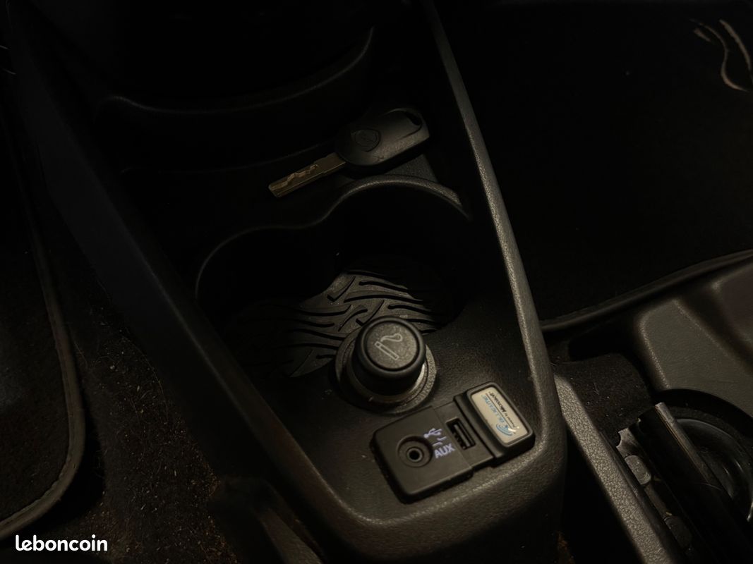 LANCIA YPSILON 1.2 70ch - suivi complet - 2 eme mains (image 15)