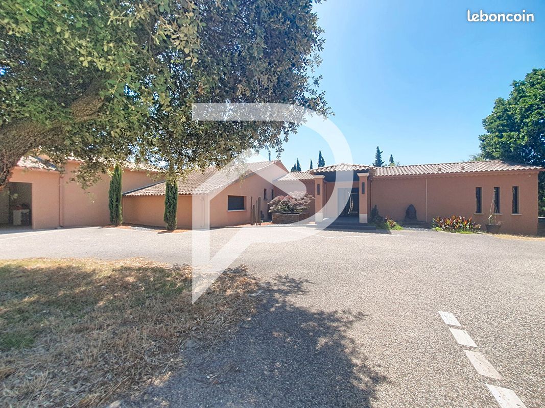Maison 7 pièces 240 m² · à Uchaux · 240 m² · 1 250 000 €