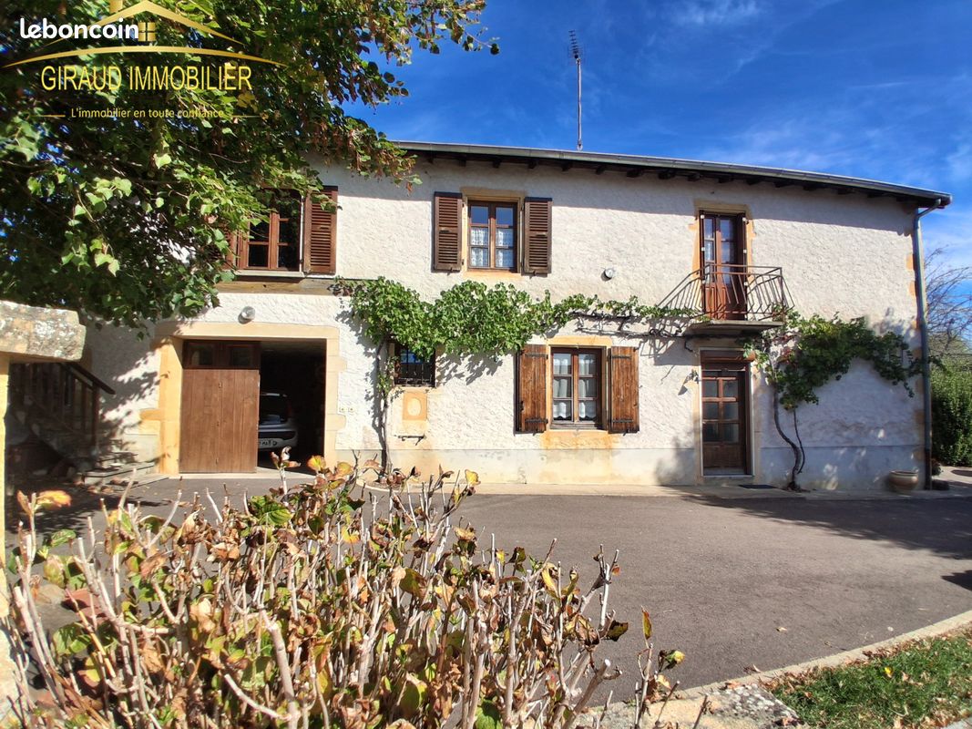 Maison 7 pièces 143 m² · à Saint-Denis-de-Cabanne · 143 m² · 179 000 €