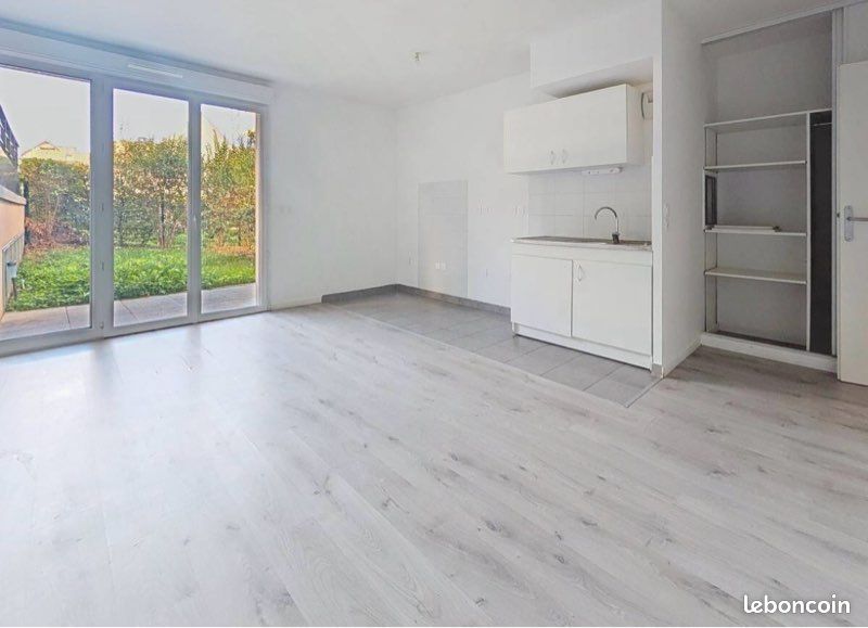 Appartement 2 pièces 45 m² · à Vénissieux · 45 m² · 865 €/mois