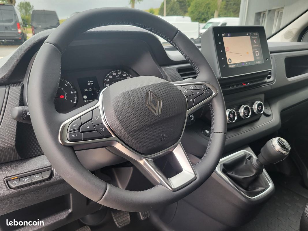 RENAULT TRAFIC VAN ( FOURGON ) L2H1 ADVANCE 3T 2.0Blue DCI 150 BVM6 03 PLACES NEUF avec CAMÉRA DE RECUL + CLIM AUTO + NAVIGATION + CARTE ACCES MAINS LIBRES + ANTIBROUILLARDS ( Prix de Vente 27 990 HT) (image 5)