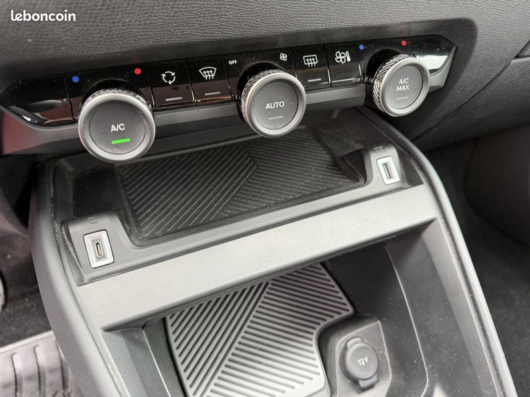 Citroën C4 (3) BlueHDi 130ch EAT8 Feel Pack Business (image 14)