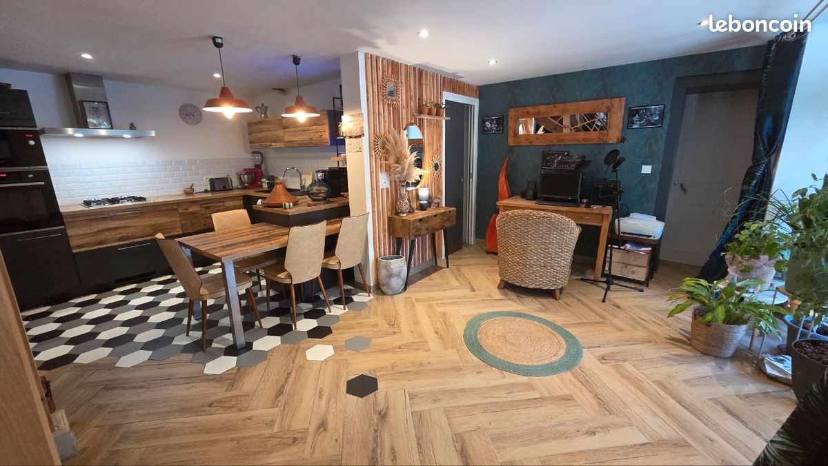 Maison 10 pièces 262 m² · à Perrigny · 262 m² · 255 000 €