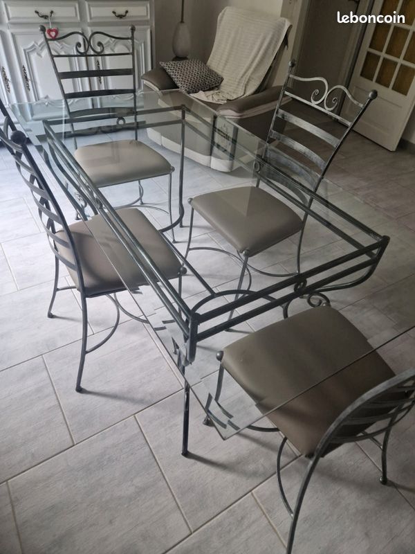 Table en verre et chaises (image 2)