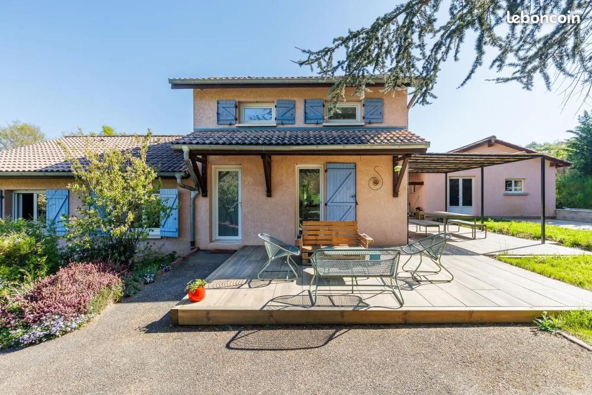Maison 6 pièces 136 m² · à Chasselay · 136 m² · 2 500 €/mois