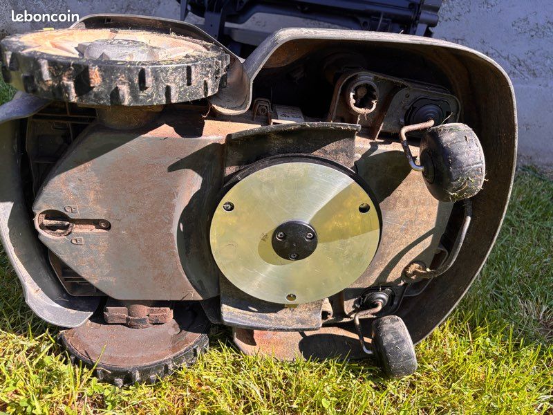 Robot tondeuse (image 3)