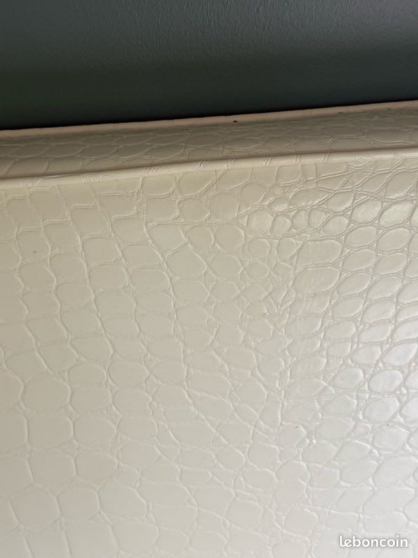 Tête de lit en cuir blanc (image 4)