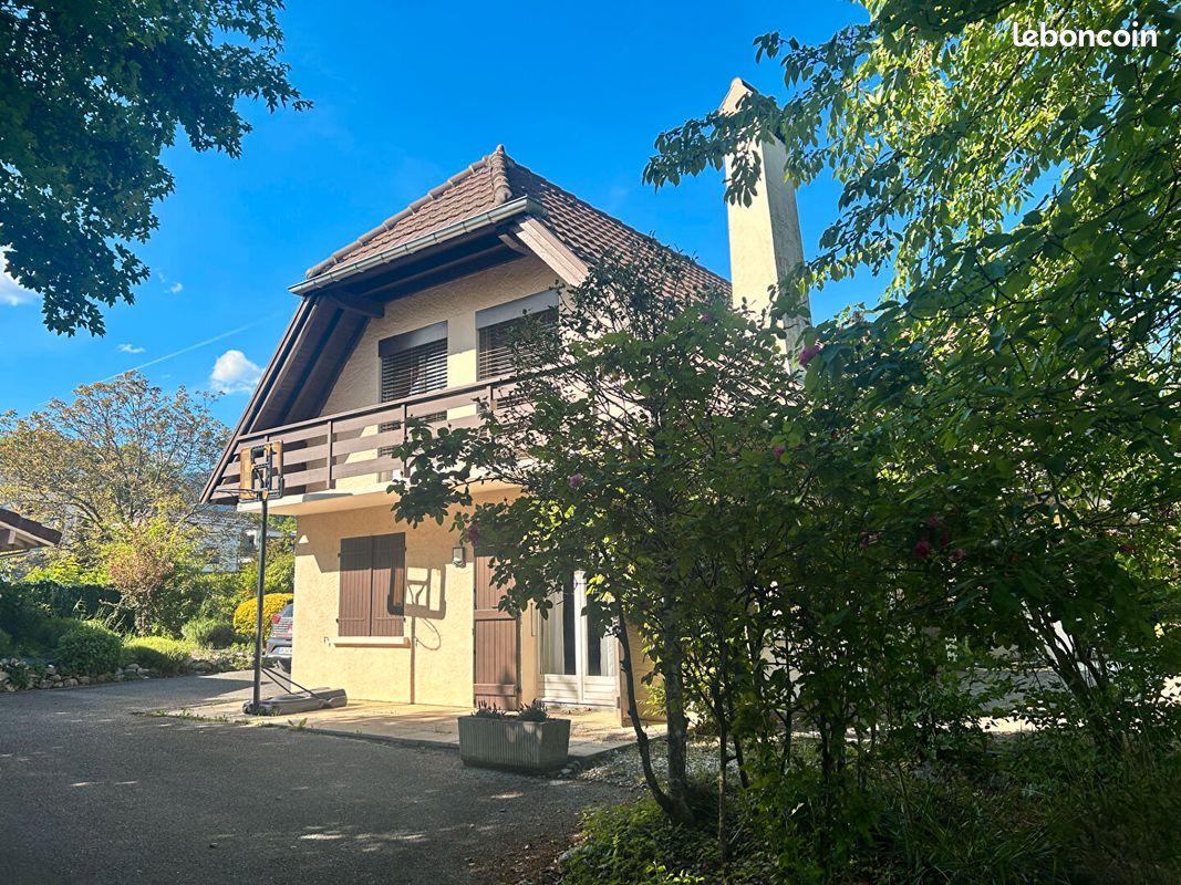 Maison 6 pièces 197 m² · à Divonne-les-Bains · 197 m² · 3 900 €