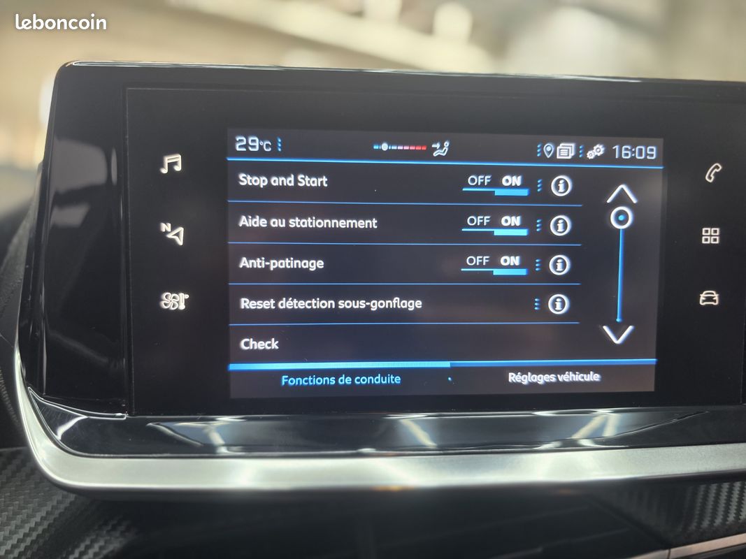 PEUGEOT 208 1.2 pure-tech (image 15)
