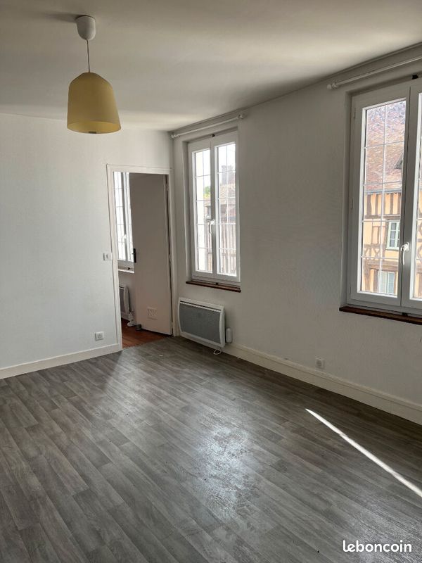 Appartement 3 pièces 47 m² · à Nogent-le-Roi · 47 m² · 580 €/mois