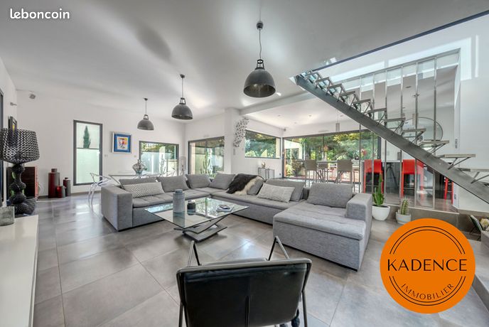 Villa 7 pièces 230 m² — 1