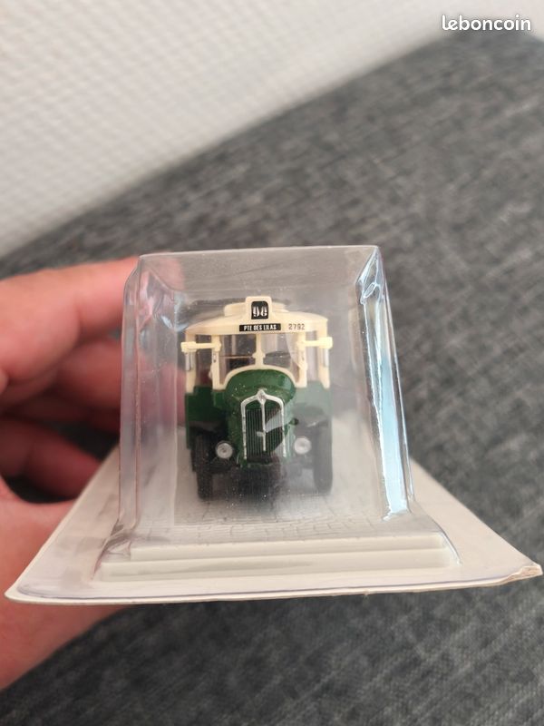 Modèle Réduit De Bus Renault TN6 C2 Paris 1961 - Échelle 1/43 Par Eligor/Atlas - Avec Pin's Métropolitain - Occasion Très Bon état