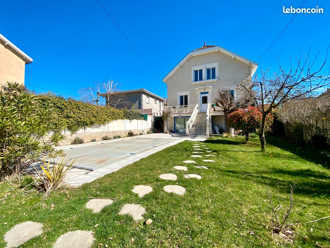 Maison 9 pièces 215 m² · à Saint-Marcellin · 215 m² · 467 500 €