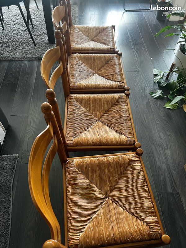 Chaises en bois (image 1)