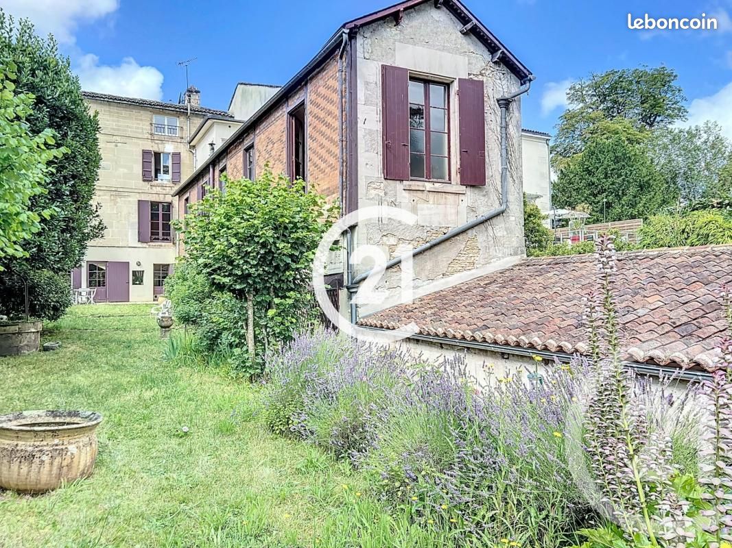 Maison 6 pièces 325 m² · à Cognac · 325 m² · 350 000 €