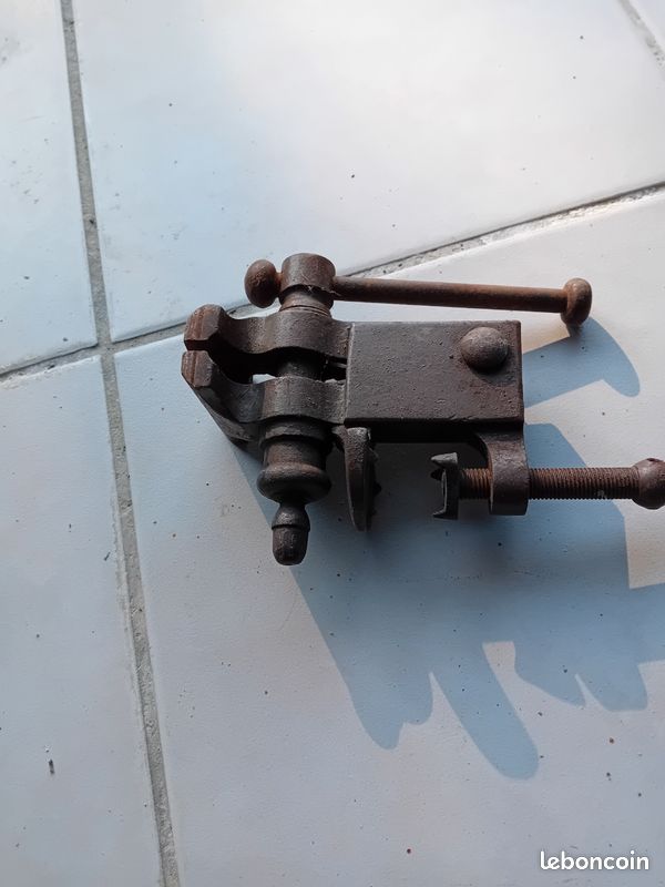 ANCIEN ÉTAU À main de bijoutier horloger en acier forgé bon état lot
