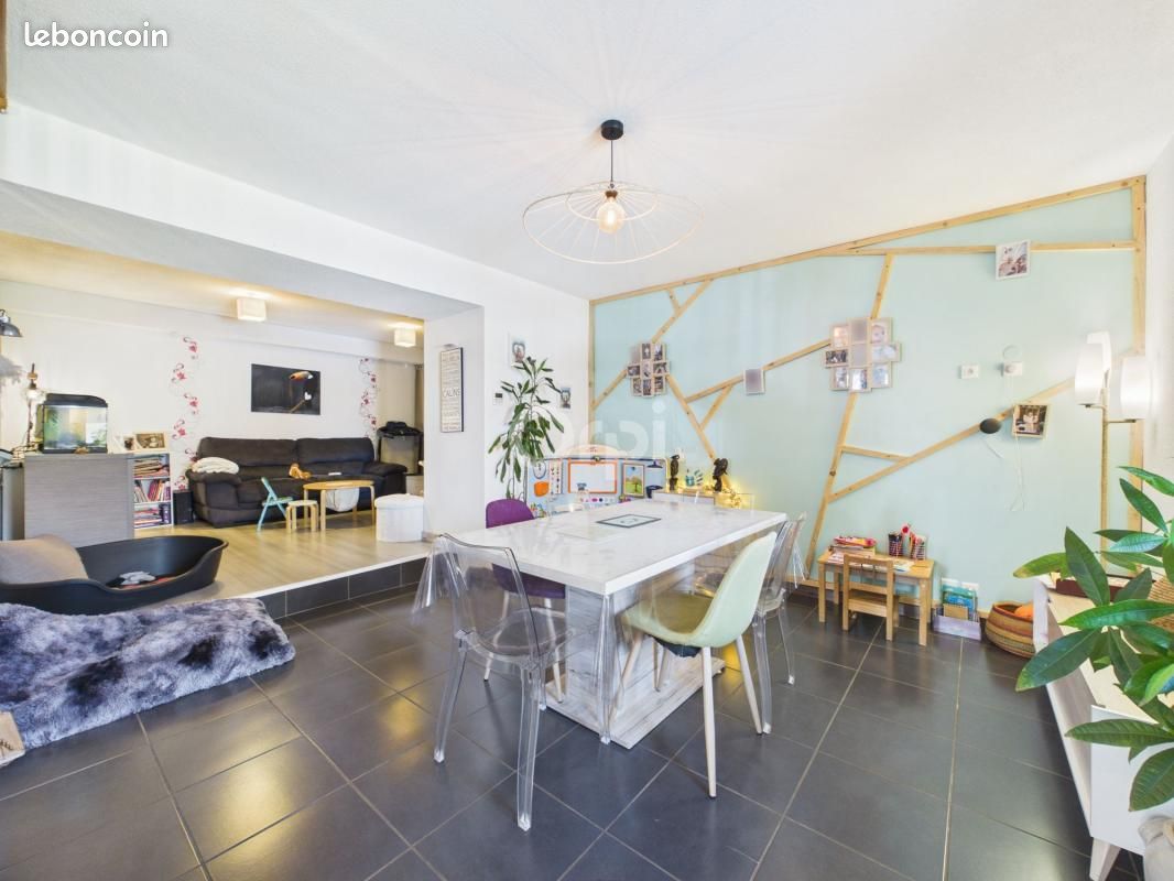Maison 5 pièces 198 m² · à Navenne · 198 m² · 175 000 €