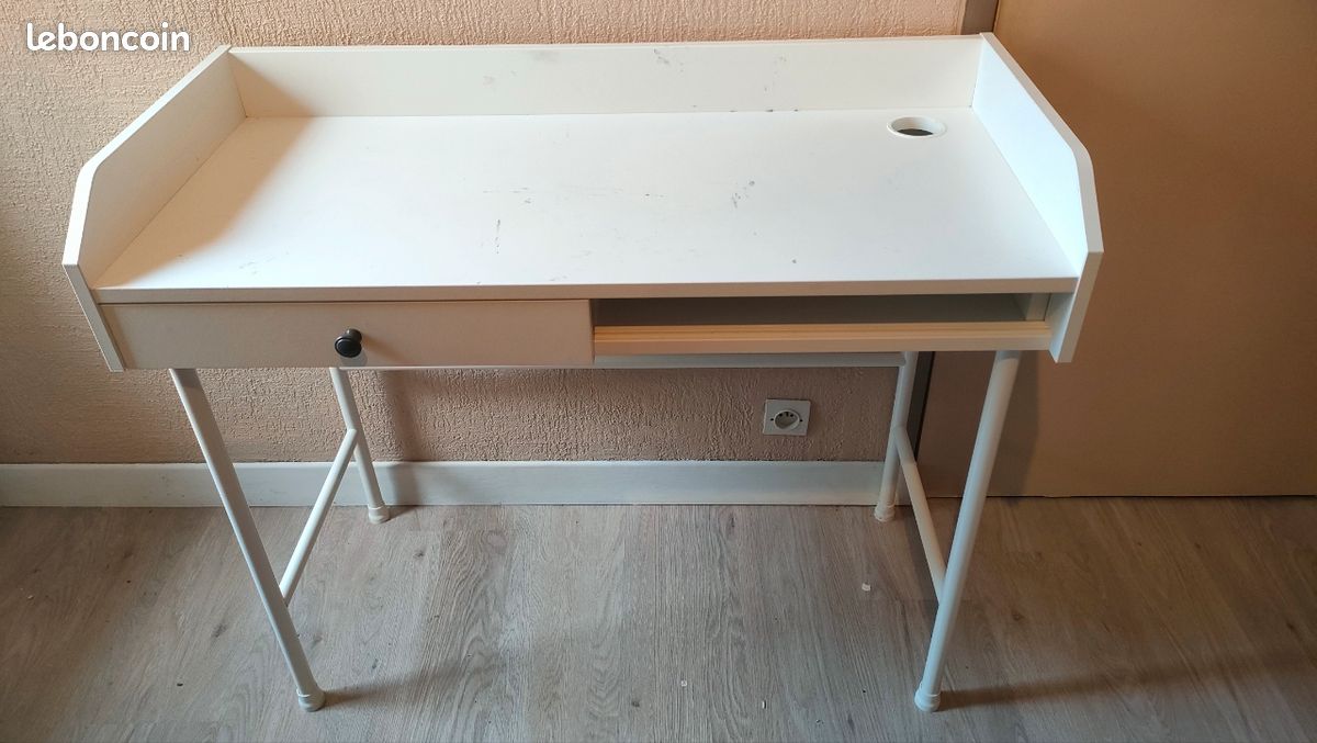 Bureau blanc Ikea Hauga (image 1)