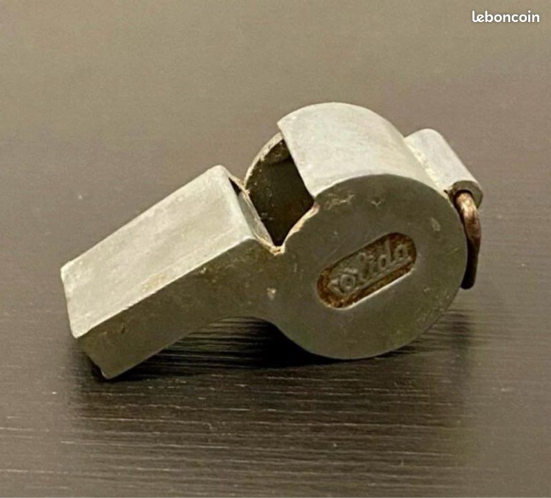 Sifflet de bateleur en cuivre et laiton anglais des années 1920 Outil marin ancien En vente sur