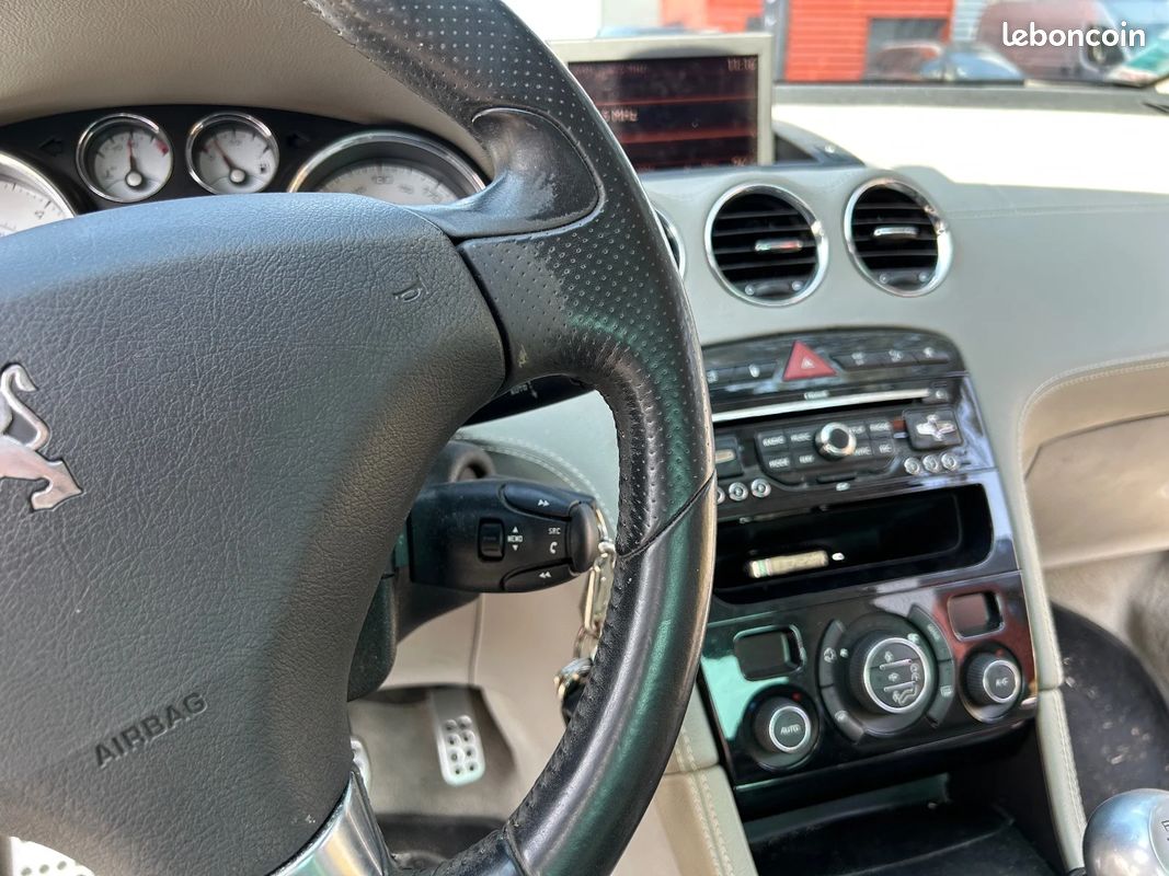 PEUGEOT 308 CC 2.0 HDi 16V 140ch FAP Féline (image 15)