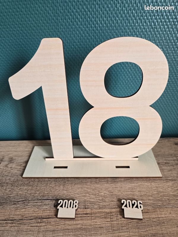 Chiffre 18 en bois (image 2)