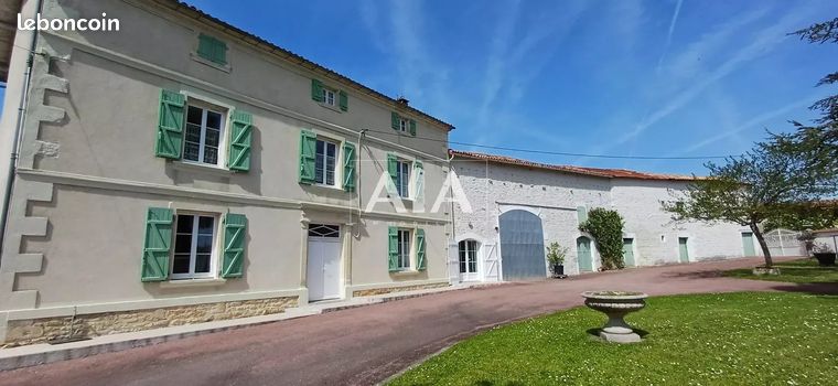 Maison 6 pièces 4481 m²