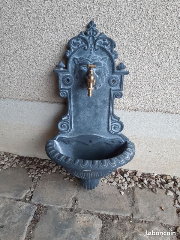 Fontaine en fonte (image 1)