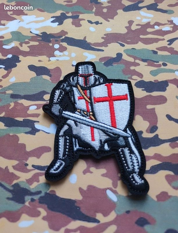Patch du Chevalier Chrétien Deus Vult de l'Ordre des Templiers scratch (image 1)