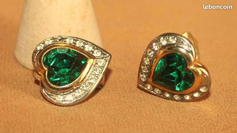 Boucle d'oreille pierre verte - Les Incontournables – Who We Are